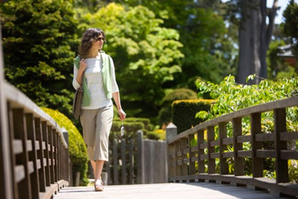 Пешие прогулки в парке