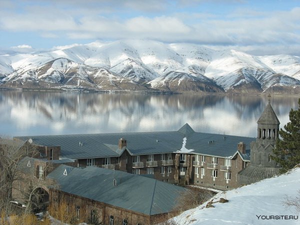 Озеро Севан Армения зимой