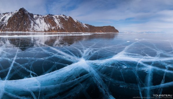 Замерзшее озеро Байкал