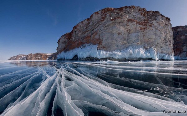 Озеро Байкал зима