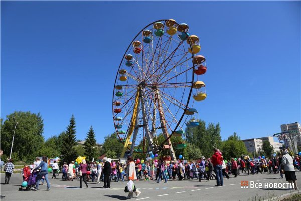 Колесо обозрения Нижний Тагил парк Бондина