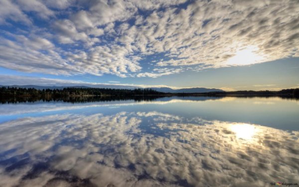 Зеркальная гладь воды