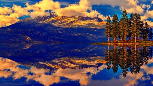 Отражение неба в озере