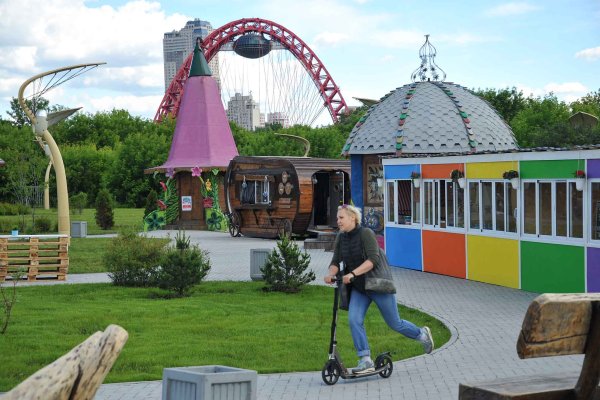 Парк аттракционов метро Крылатское