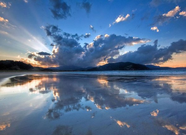 Отражение неба в воде