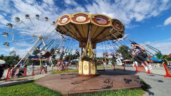 Парк аттракционов метро Крылатское