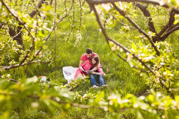 Прогулка в цветущем саду