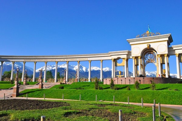 Парк Назарбаева в Алматы