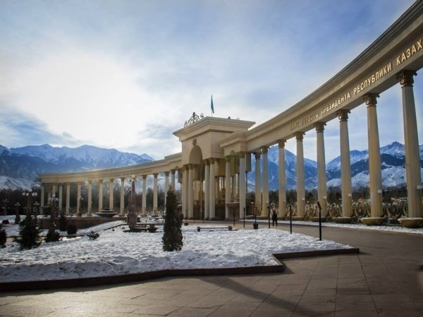 Парк имени первого президента Республики Казахстан Алма-Ата Алма-Ата