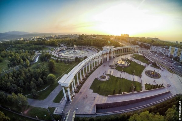Парк первого президента Алматы сверху