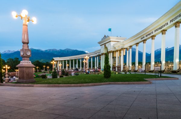 Алматы колоннада