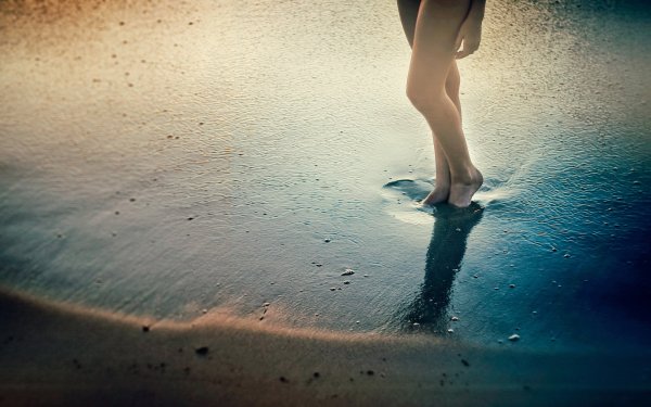 Красивые ноги в воде