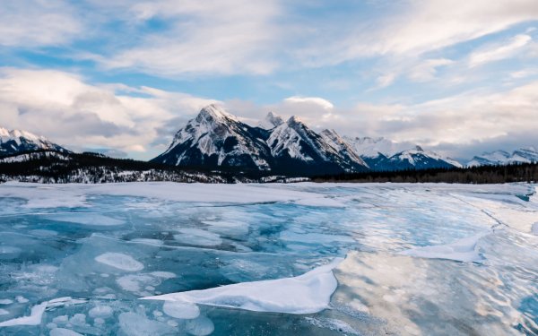 Озеро Байкал лед