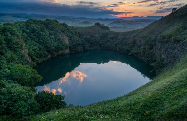 Нижнее голубое озеро Церик-Кель
