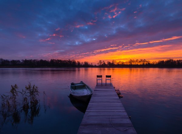 Закат на озере