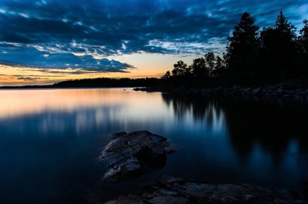 Темное озеро