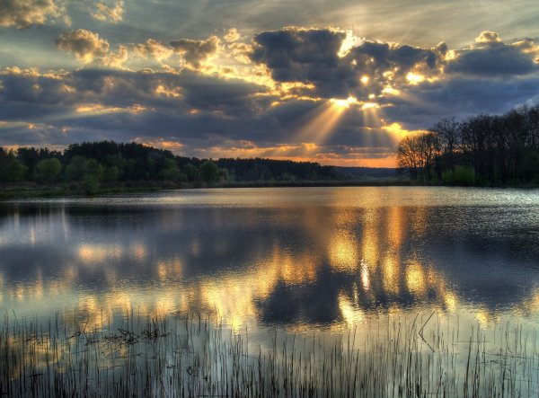 Вечер над озером
