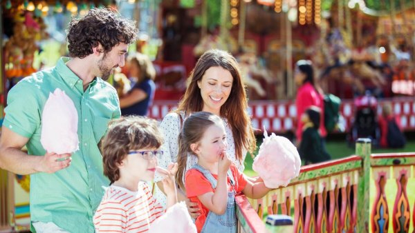 Семейная фотосессия в парке аттракционов