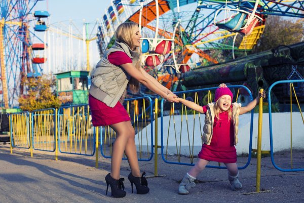 Фотосессия в парке аттракционов с ребенком