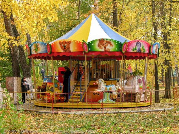 Карусель лошадки Сормовский парк