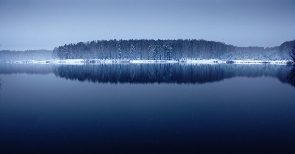 Обои на рабочий стол озеро синие