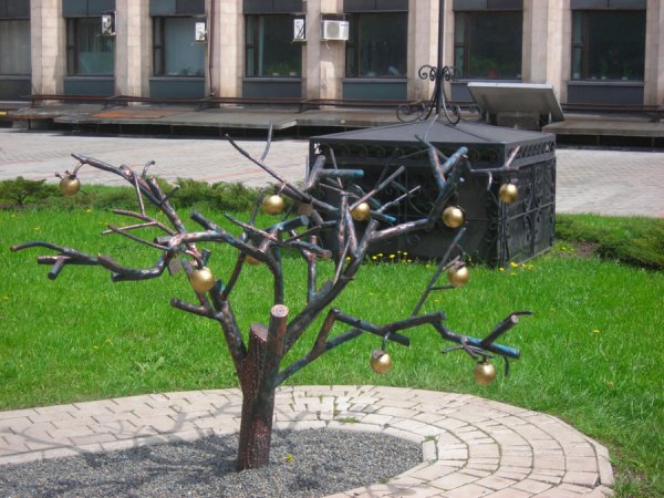 Парк кованых фигур Донецк Украина