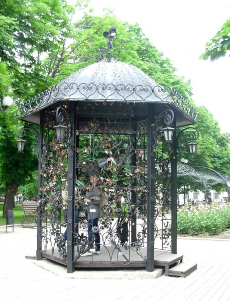 Парк кованных фигур в Донецке