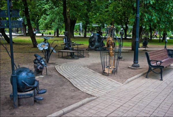 Донецкий парк кованых скульптур