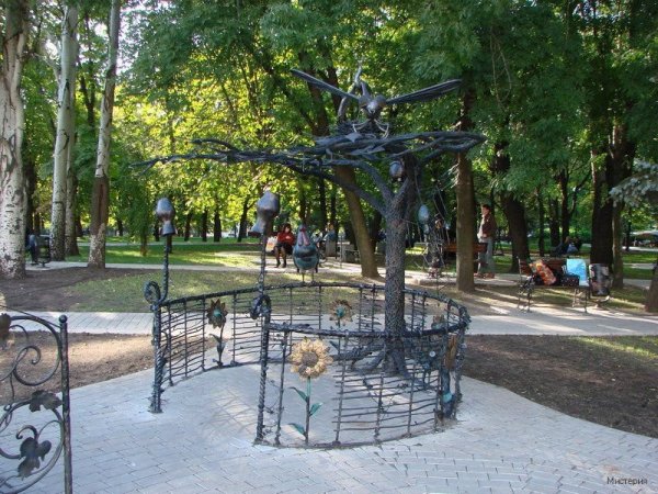 Донецкий парк кованых фигур