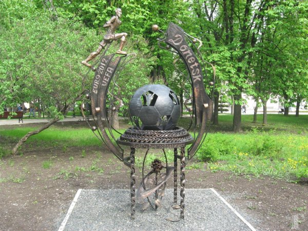 Донецкий парк кованых фигур