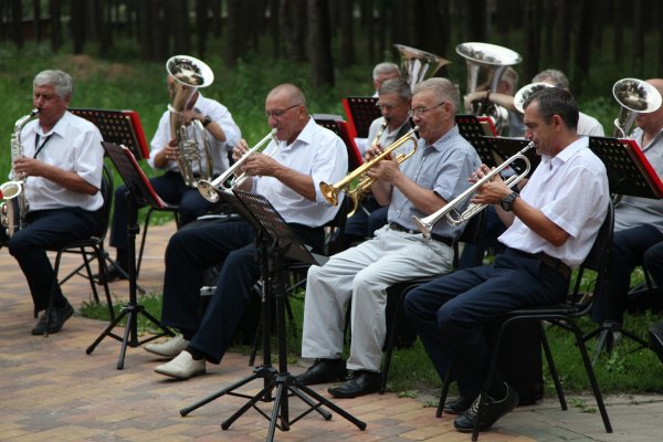 Муниципальный духовой оркестр (рук. – Дмитрий Черноусов)