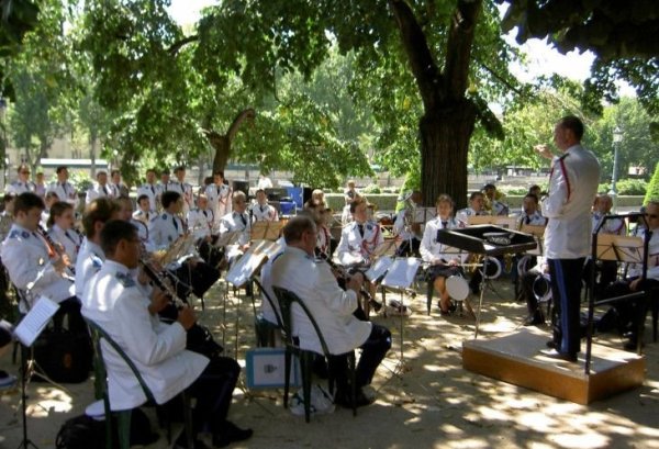 Духовой оркестр в парке