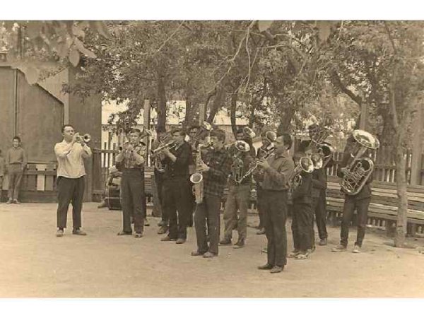 В парке Танцплощадка 60-е годы СССР