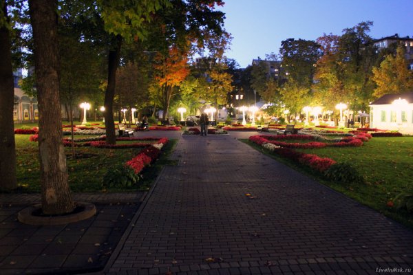 Парк сад Эрмитаж в Москве