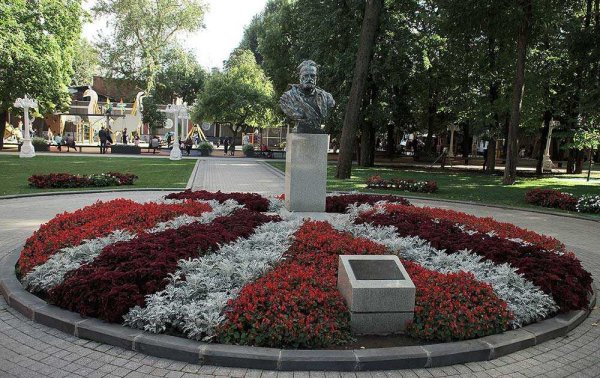 Сад Эрмитаж в Москве