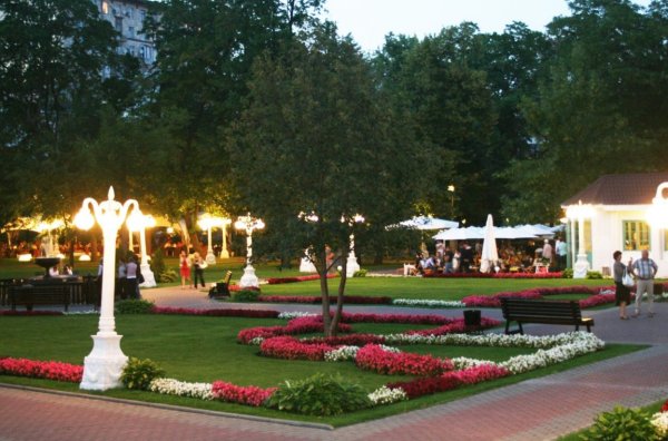 Парк Эрмитаж в Москве