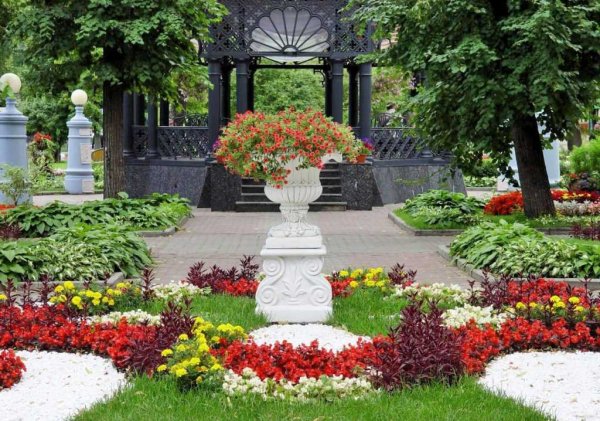 Сад Эрмитаж в Москве