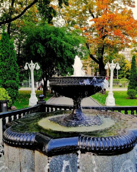 Парк Эрмитаж в Москве