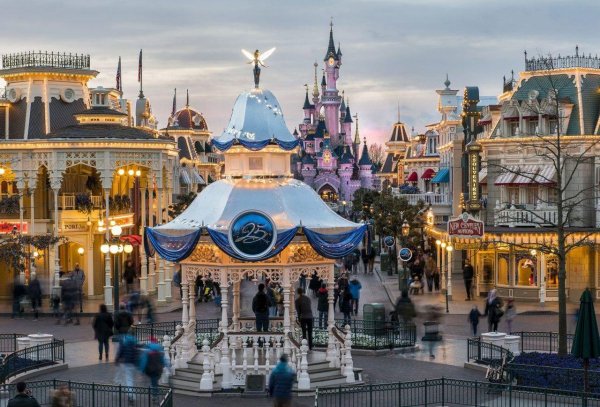 Disneyland Paris. Париж (Франция)