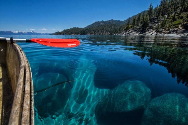 Озеро с прозрачной водой