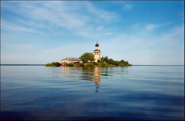 Спасо-каменный монастырь на Кубенском озере