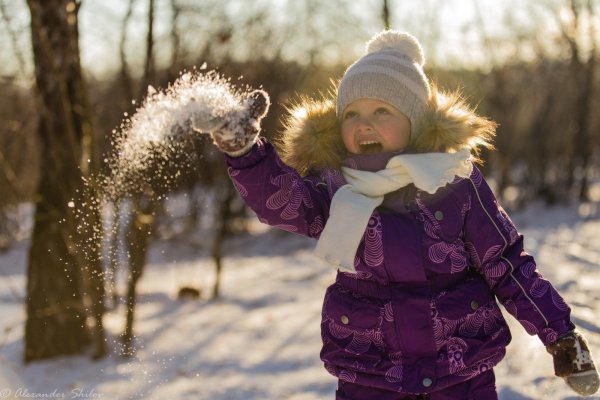 Дети в зимнем парке