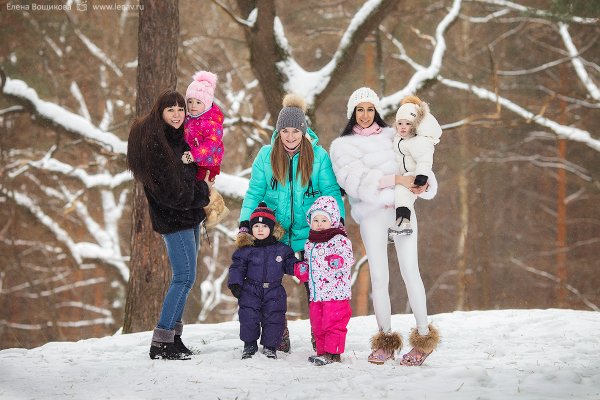 Прогулочная фотосессия с детьми зимой