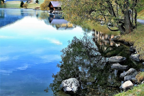 Зеркальная вода