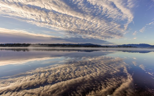 Водная гладь зеркальная