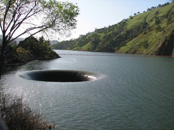 Плотина Монтичелло Калифорния