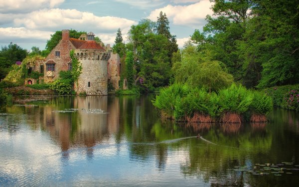 Замок Лейк-Касл