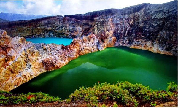Разноцветные озера Келимуту (Индонезия)