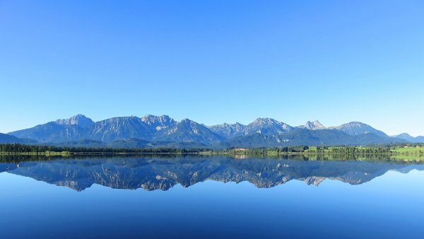 Пейзаж горы озеро панорама