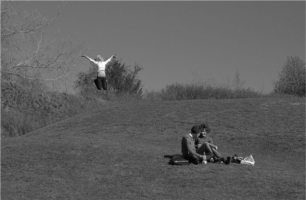 Так и шепчет